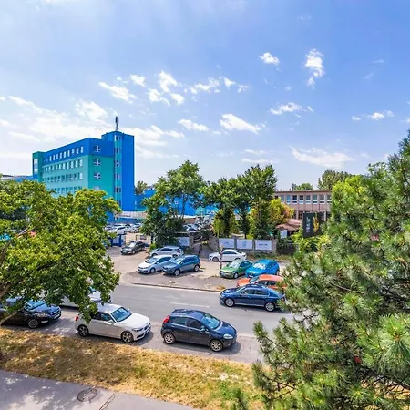 20 Minutes From Center W Netflix, Coffee Or Tea & Parking * Bratislava