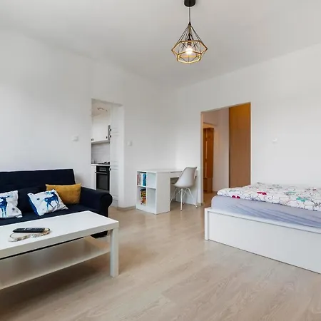 20 Minutes From Center W Netflix, Coffee Or Tea & Parking Apartmán