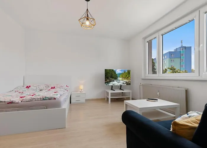 20 Minutes From Center W Netflix, Coffee Or Tea & Parking Apartament